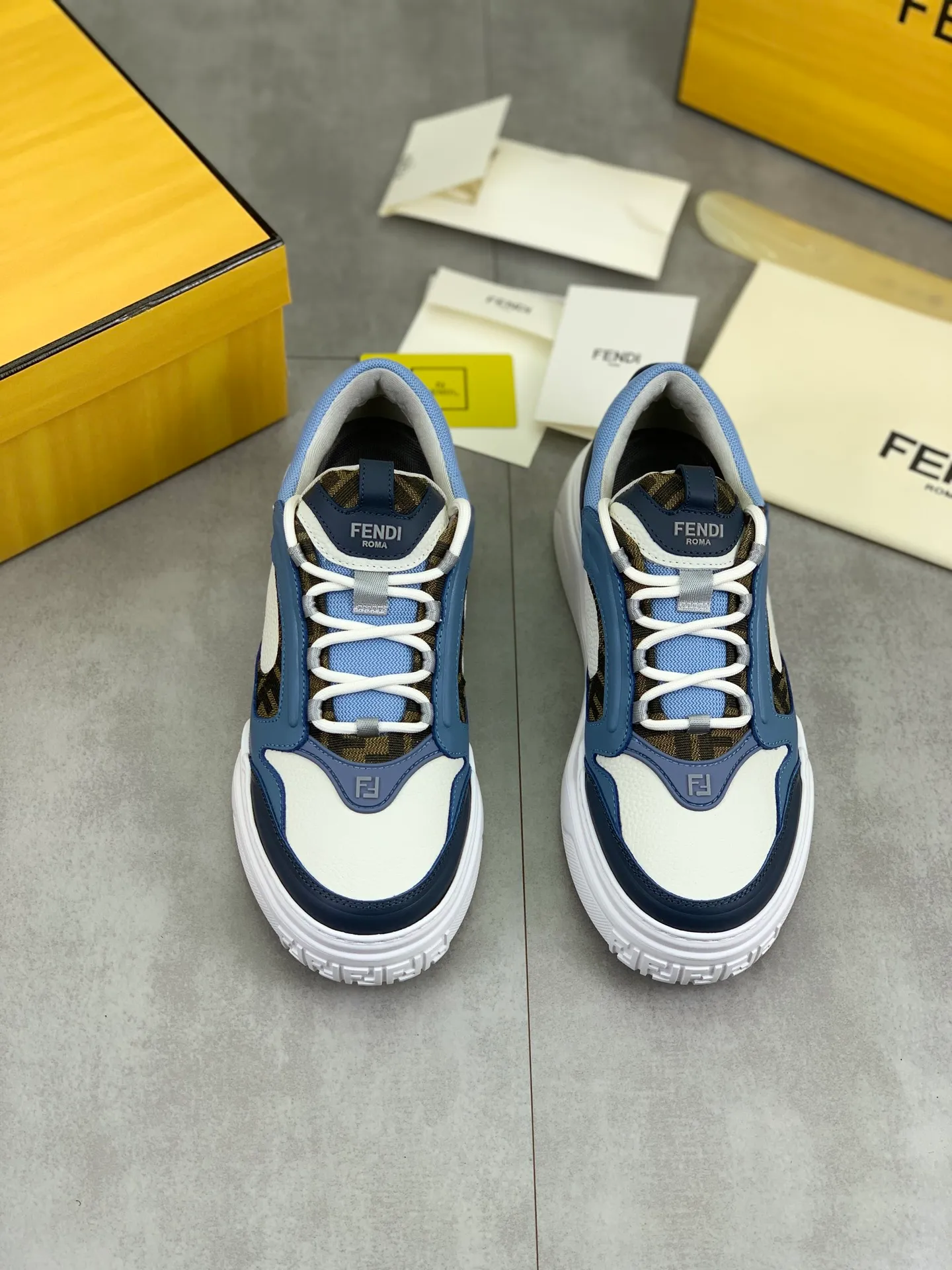 Men's men's shoes 💰P760 new style 💰💎💎💎 summer hot style [FENDI Fendi] top version 🆕New sneakers, wavy soles engraved with original words. Embossed Fendi Flow lettering on the heel. The upper is made of high-end calfskin and breathable materials. Original lining with tone-on-tone details decorated with innovative handcrafting techniques. Ultra-light and wear-resistant TPU and IP foam soles, overall lightweight and comfortable. Size:39-44 (38 45 can be customized)